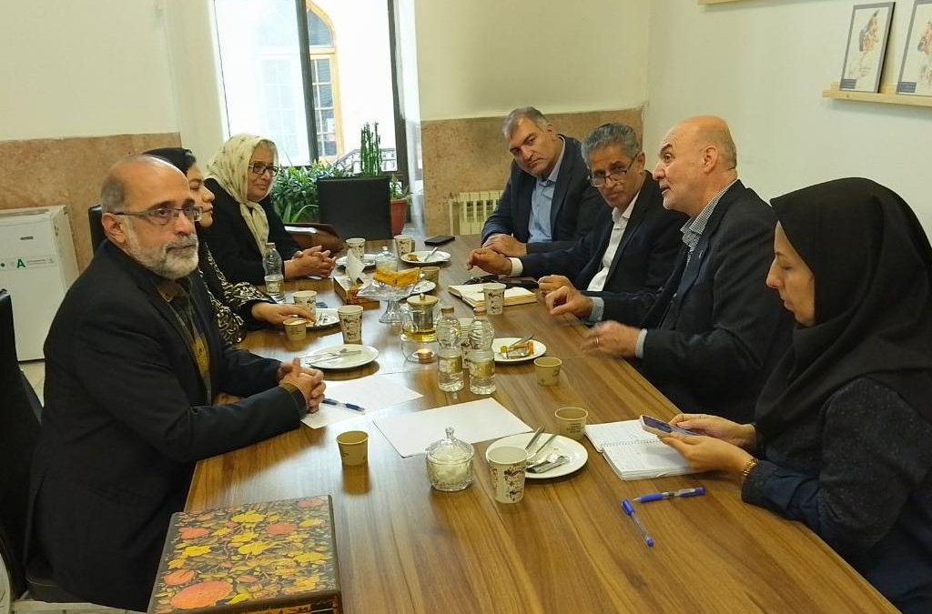 همکاری‌های متقابل و تعاملات علمی، پزشکی و هنری